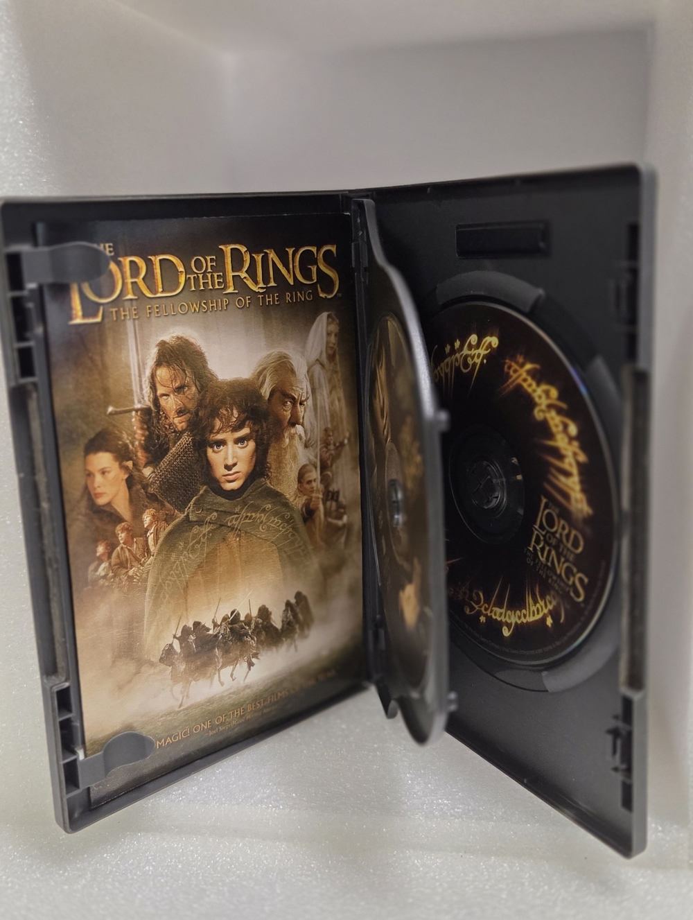 The Lord of the Rings: The Fellowship of the Ring (Black) DVD - Picture 3 of 5